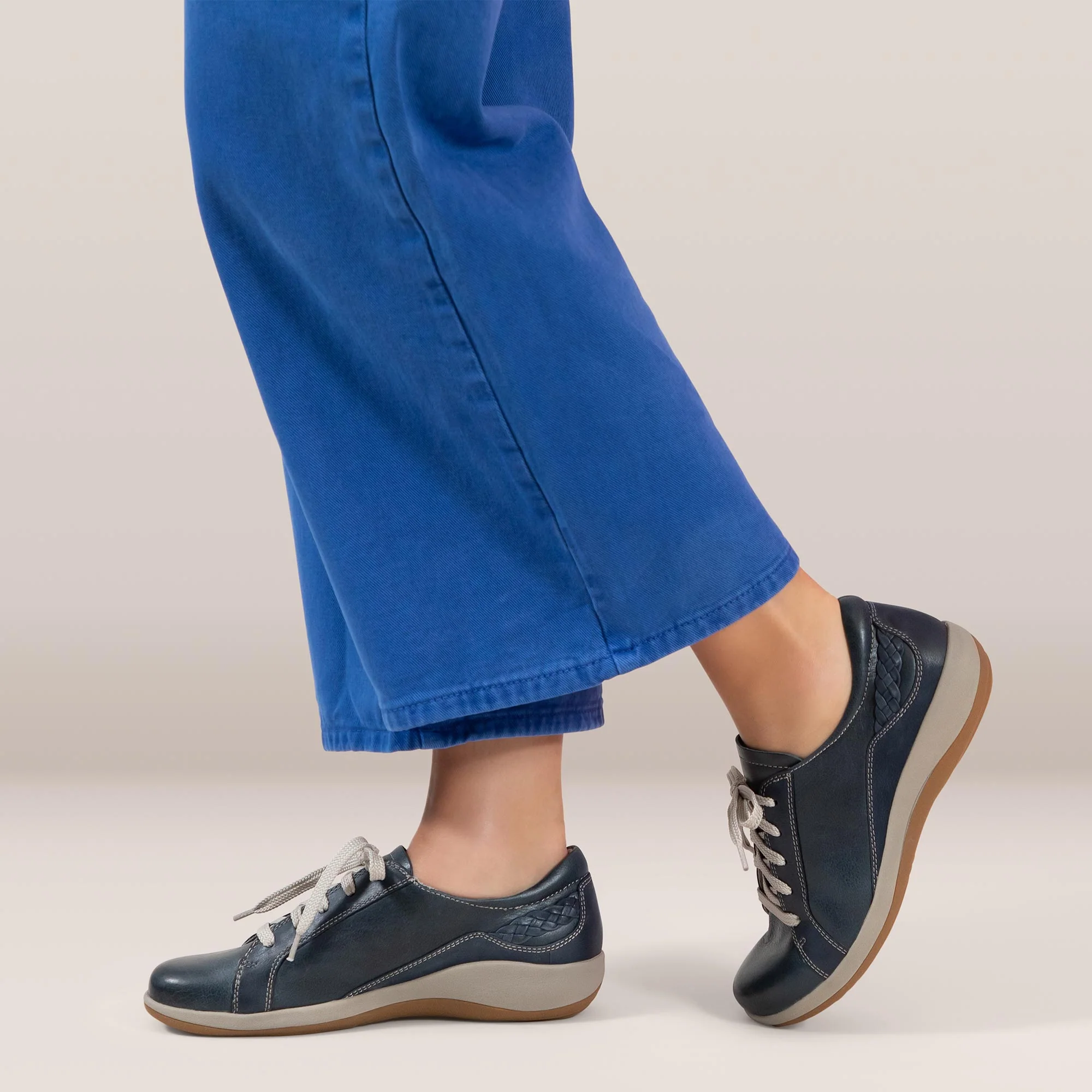 Dana Lace-Up Oxford - Black - Image 8